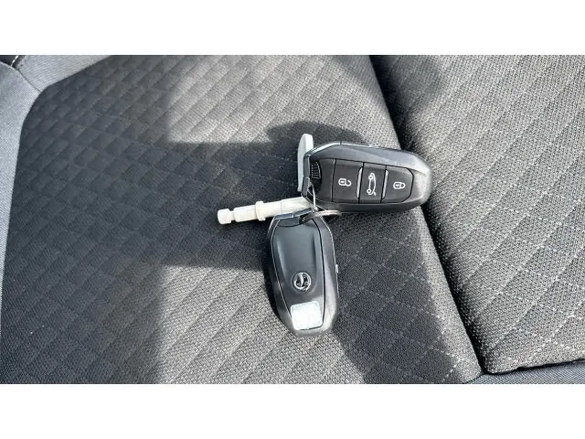 2022-vauxhall-grandland-12-elite-big-19
