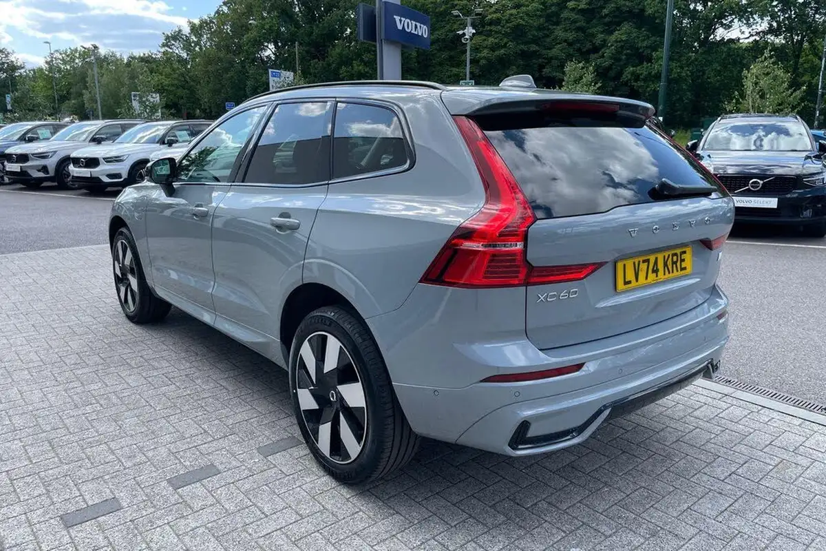 2024-volvo-xc60-20-t8-r-design-pro-big-8
