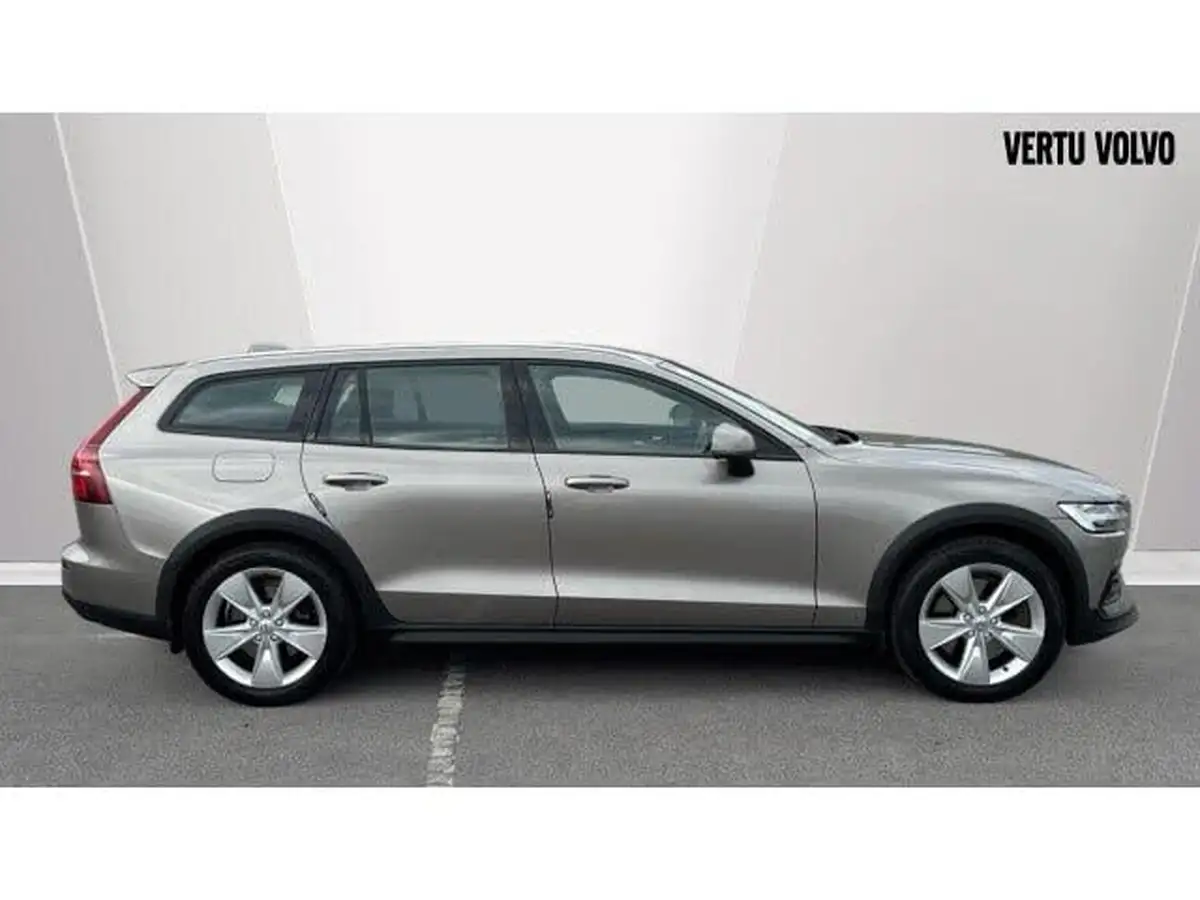2019-volvo-v60-20td-d4-cross-country-big-2