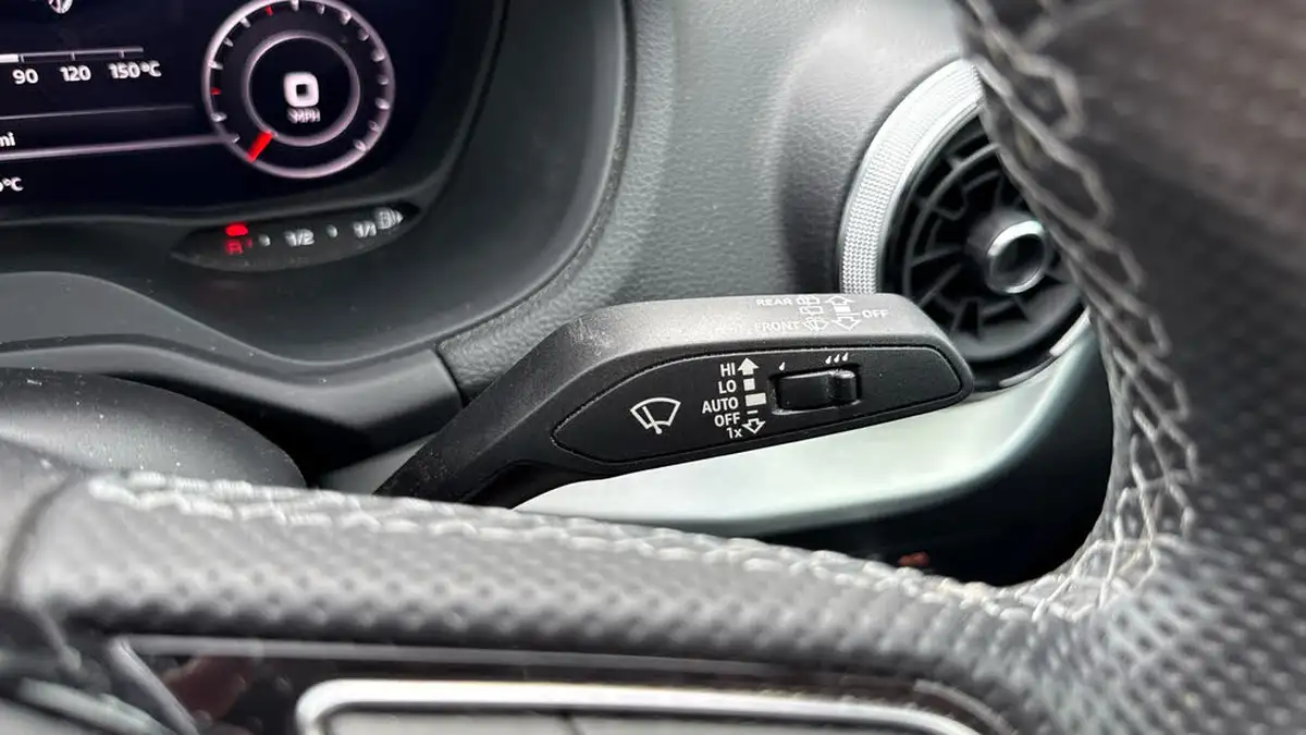 2022-audi-q2-15-35-tfsi-black-edition-big-28