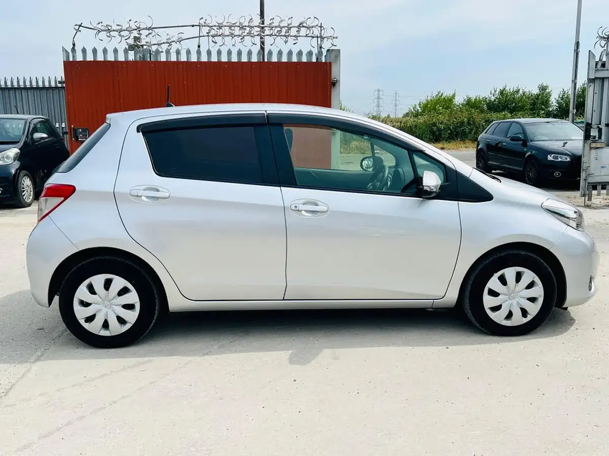 2014-toyota-yaris-133-tr-5d-m-drive-s-big-5