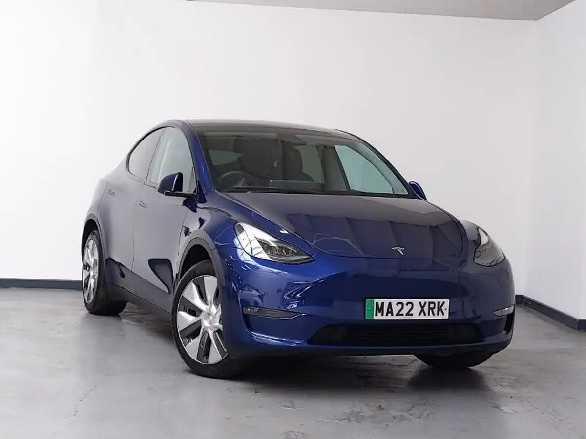 2022-tesla-model-y-e-long-range-big-0
