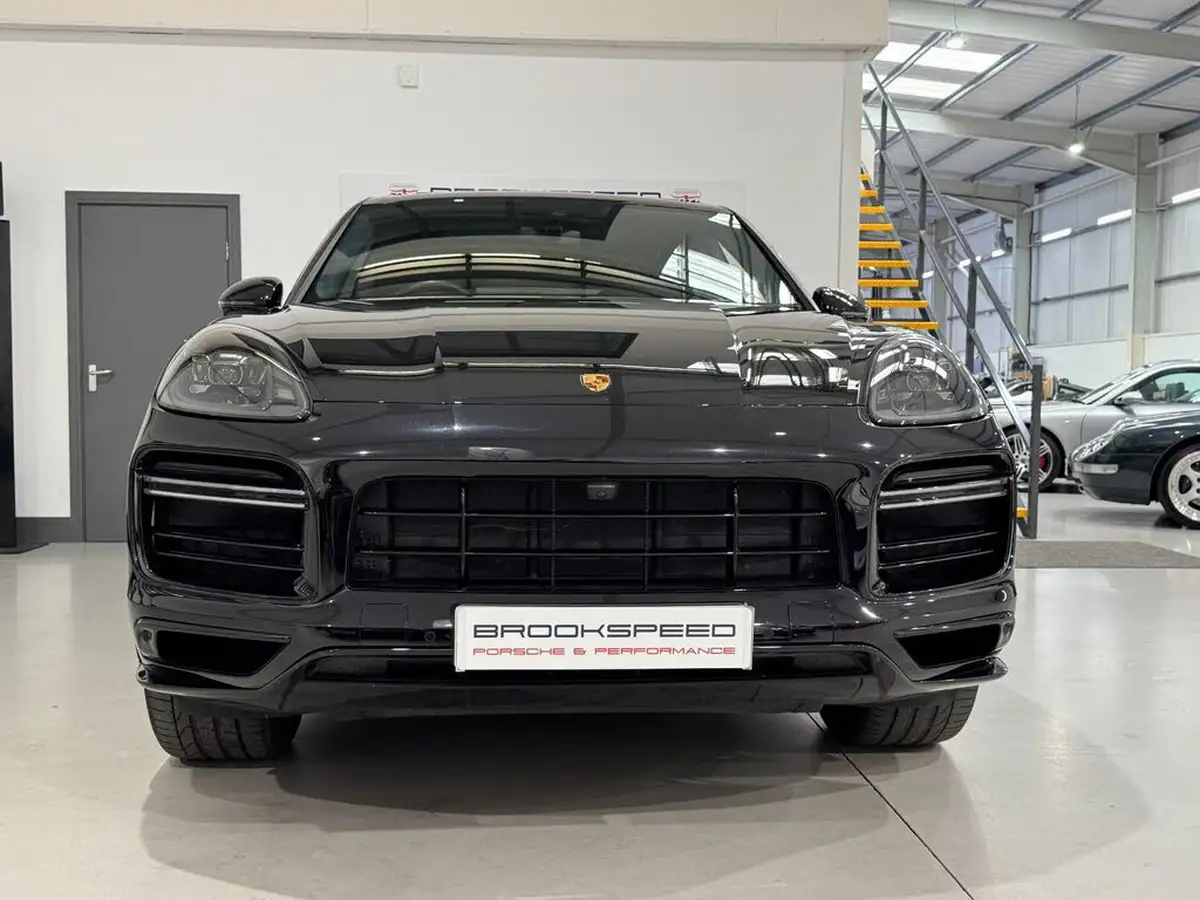 2022-porsche-cayenne-40-v8-turbo-station-wagon-big-3