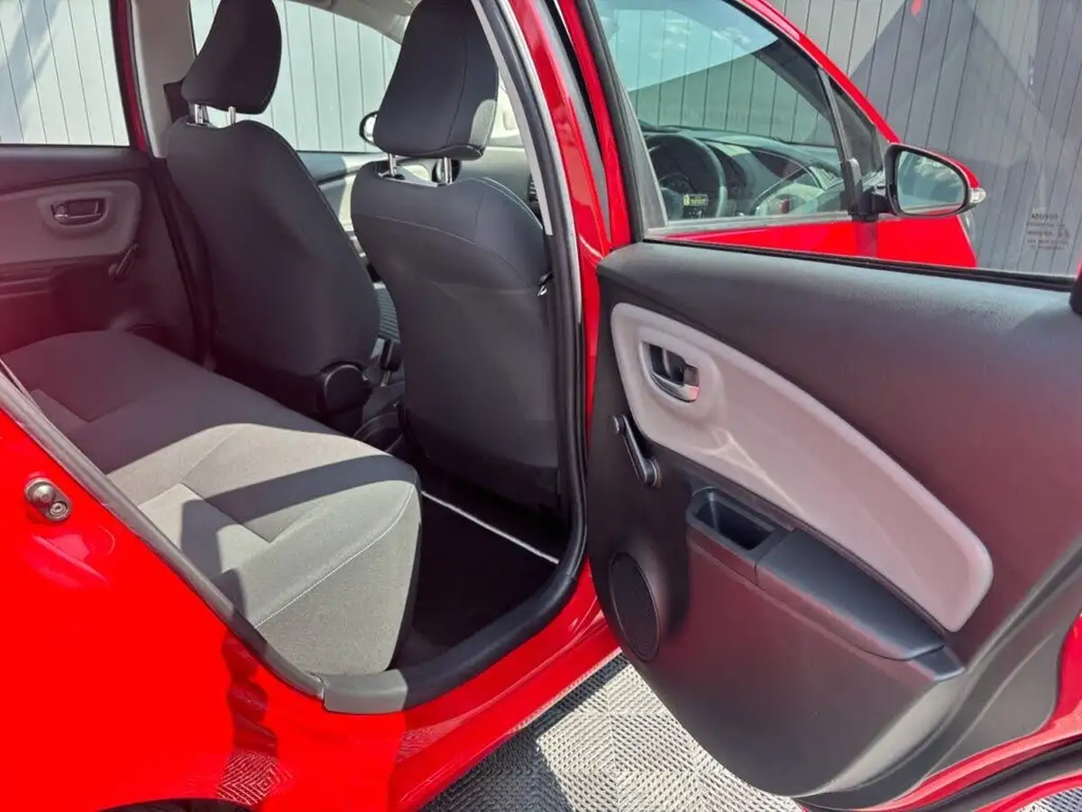 2017-toyota-yaris-15-vvt-i-icon-navi-big-26