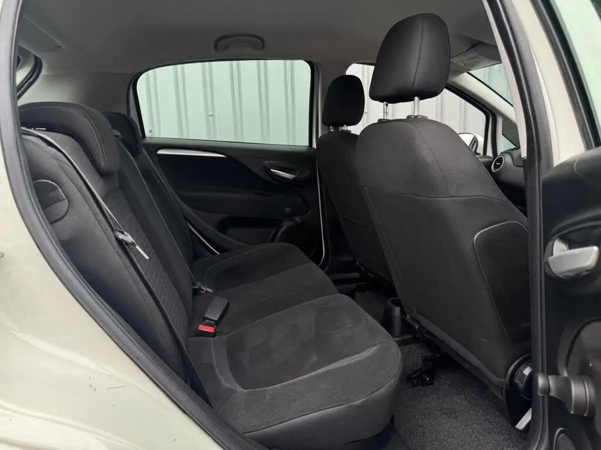 2016-fiat-punto-14-easy-5d-big-14