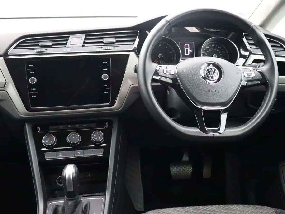 2020-volkswagen-touran-15-tsi-se-dsg-big-22