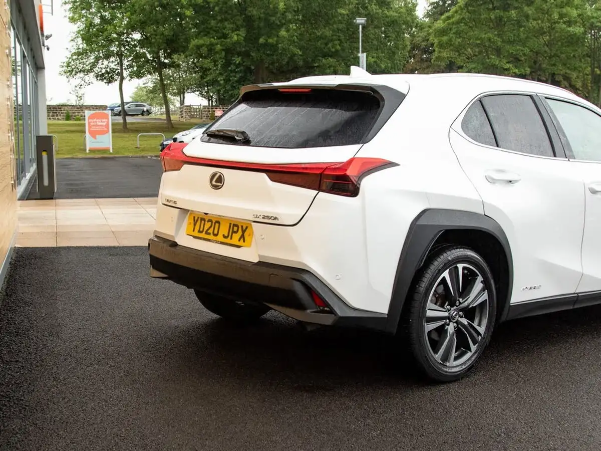 2020-lexus-ux-250h-20-ux-premium-pack-with-navigation-big-7
