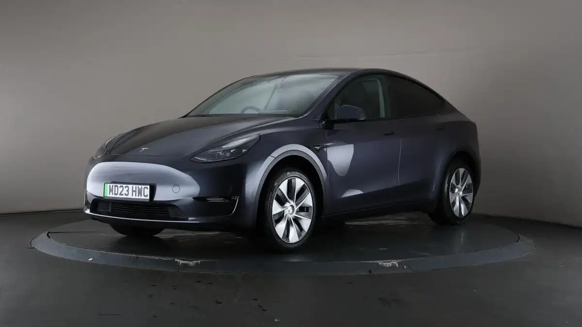 2023-tesla-model-y-e-long-range-big-44