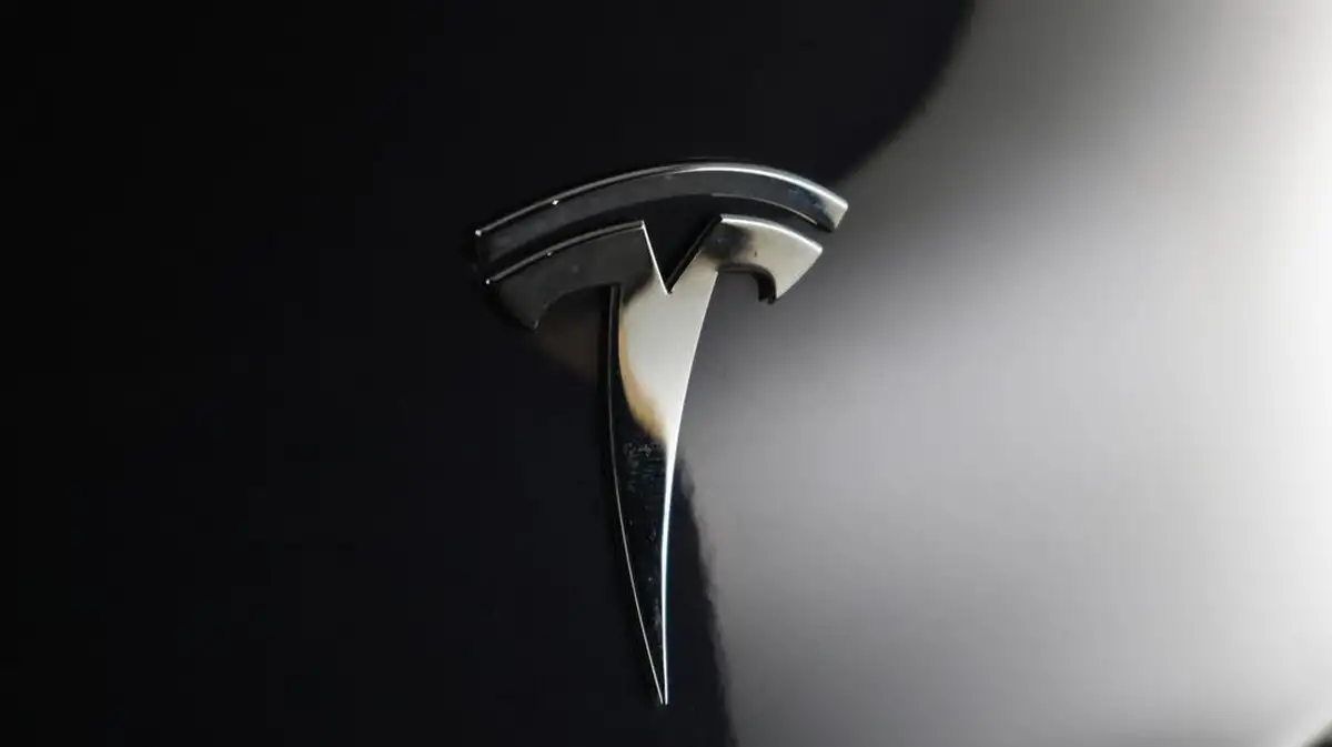 2023-tesla-model-y-e-long-range-big-20