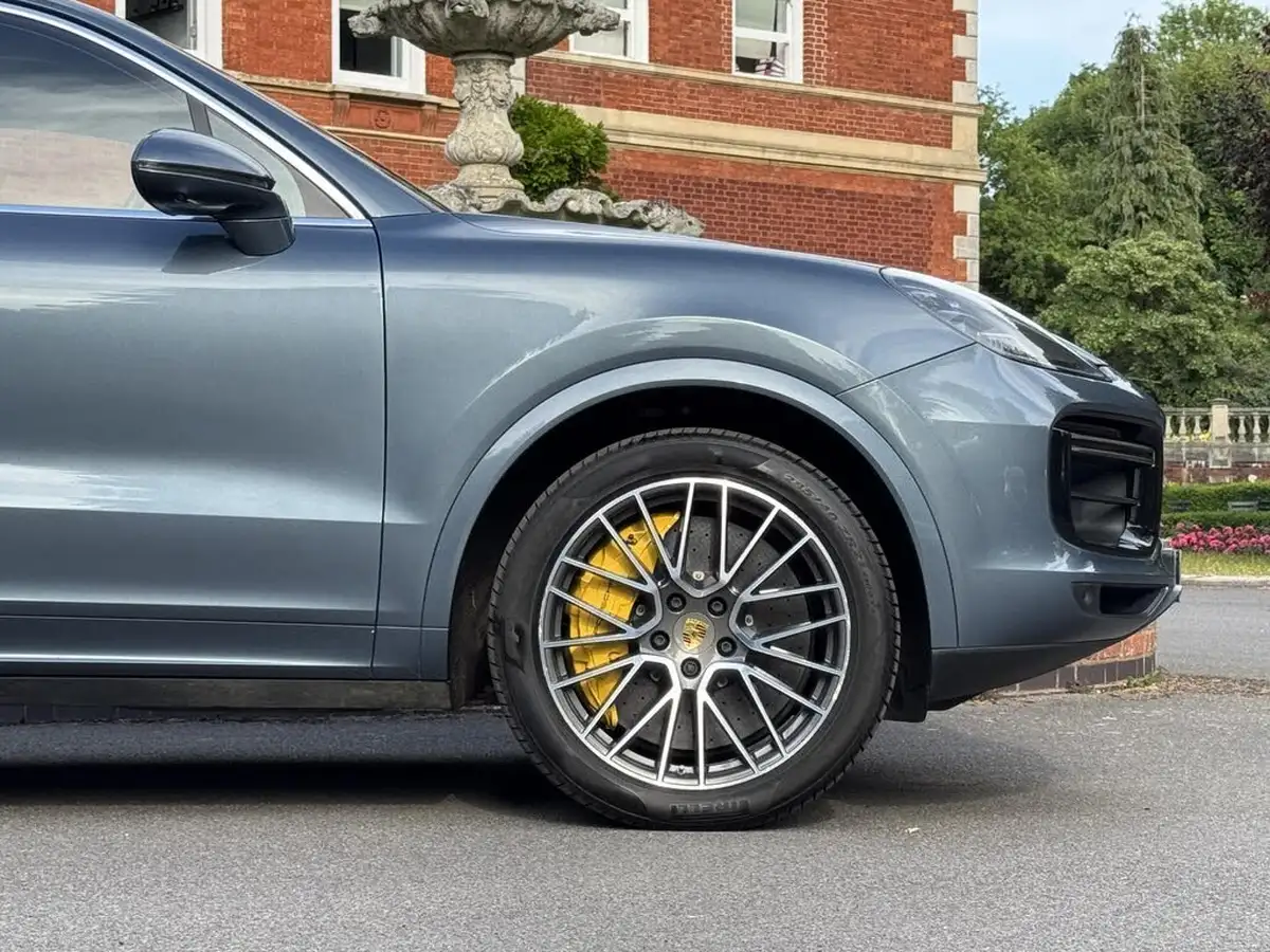 2018-porsche-cayenne-40-v8-turbo-big-44