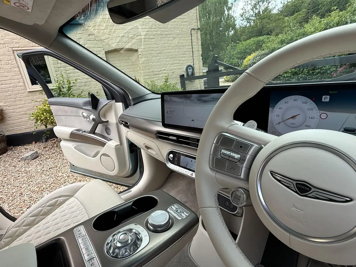 2022-genesis-gv60-e-sport-plus-big-11