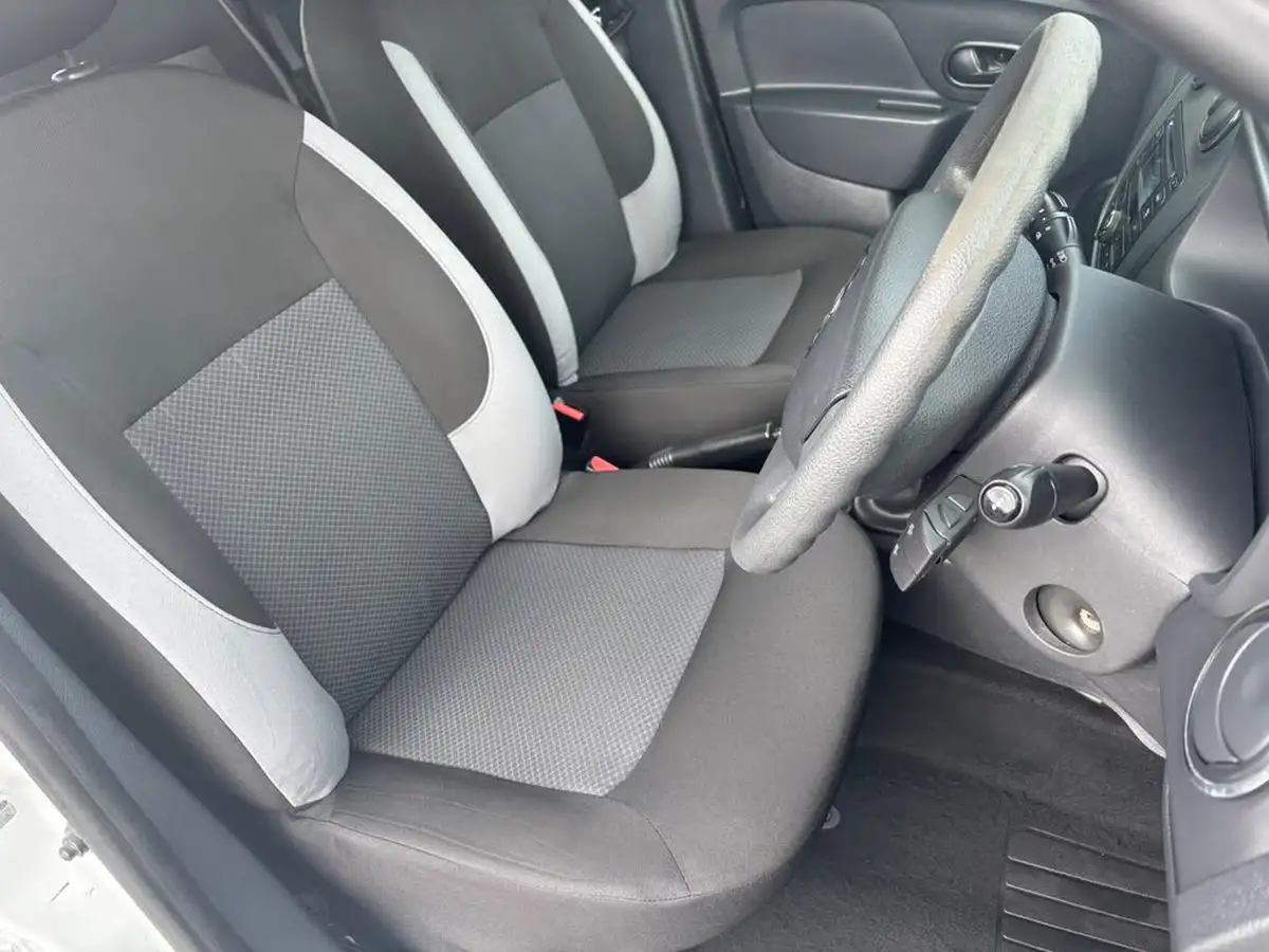 2016-dacia-sandero-12-ambiance-big-10