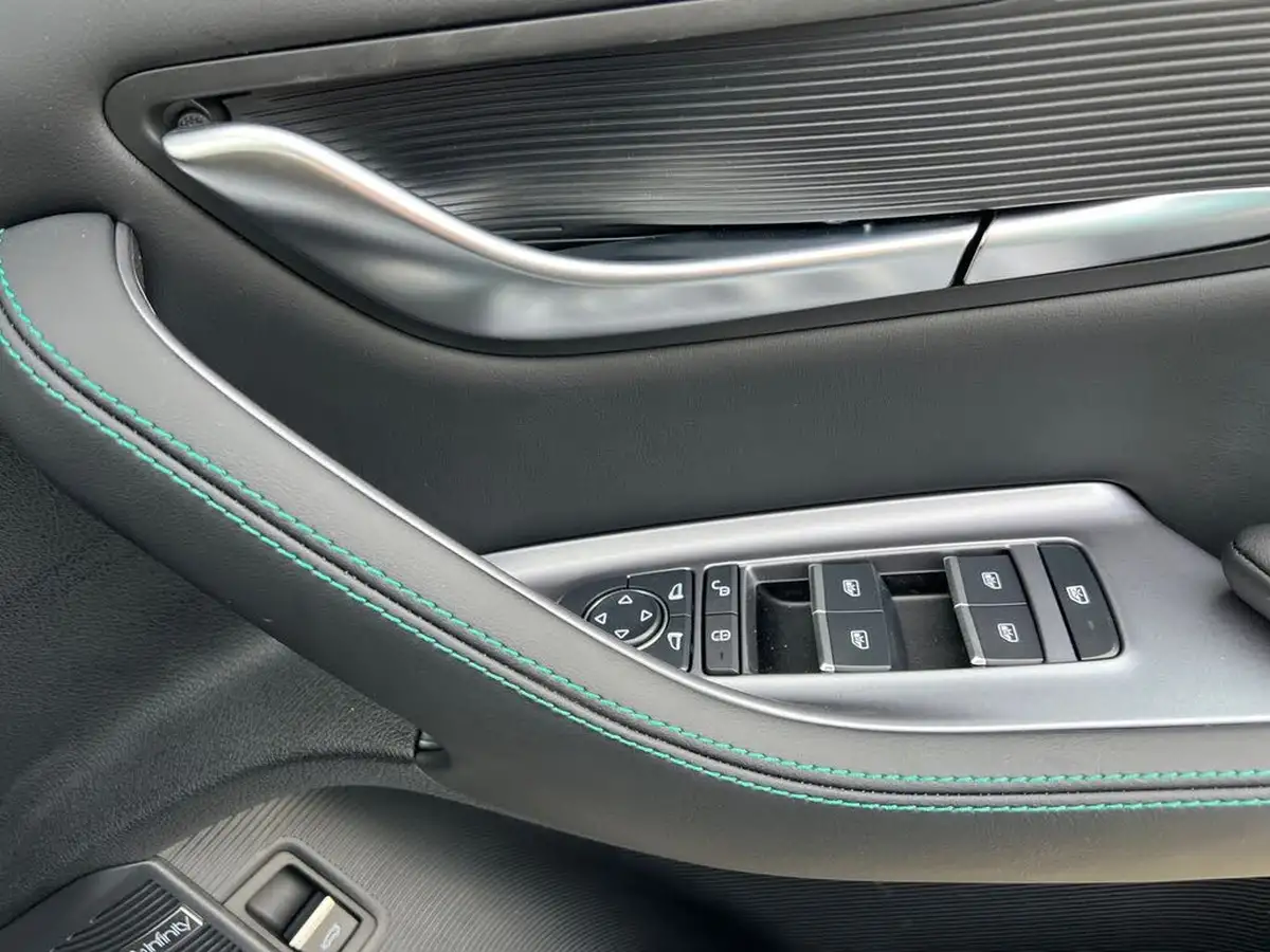 2025-byd-seal-15-comfort-big-24