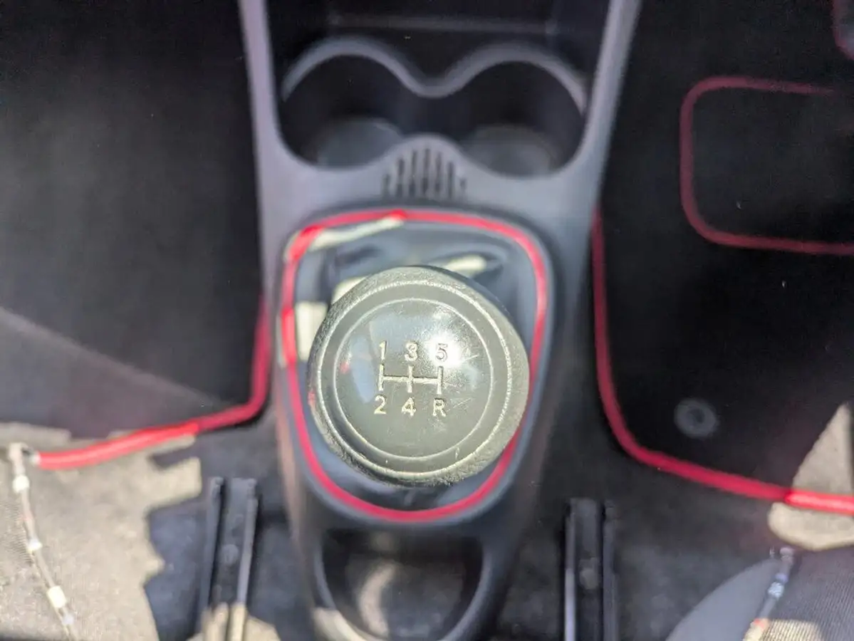 2013-citroen-c1-10-connexion-5d-big-17