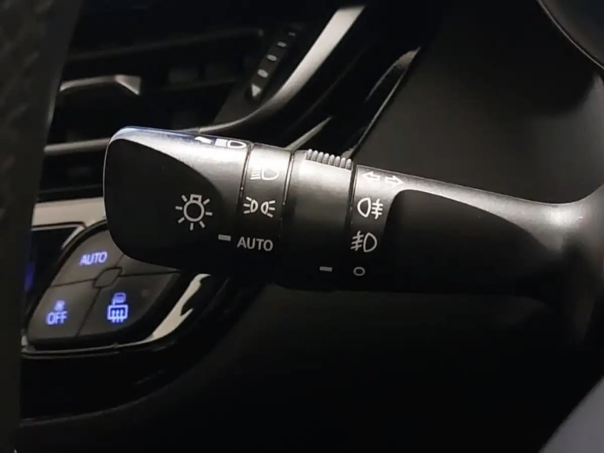 2018-toyota-c-hr-18-vvt-i-dynamic-big-17