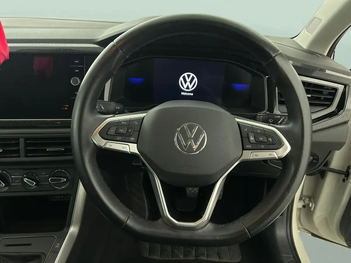 2023-volkswagen-polo-10-life-big-33
