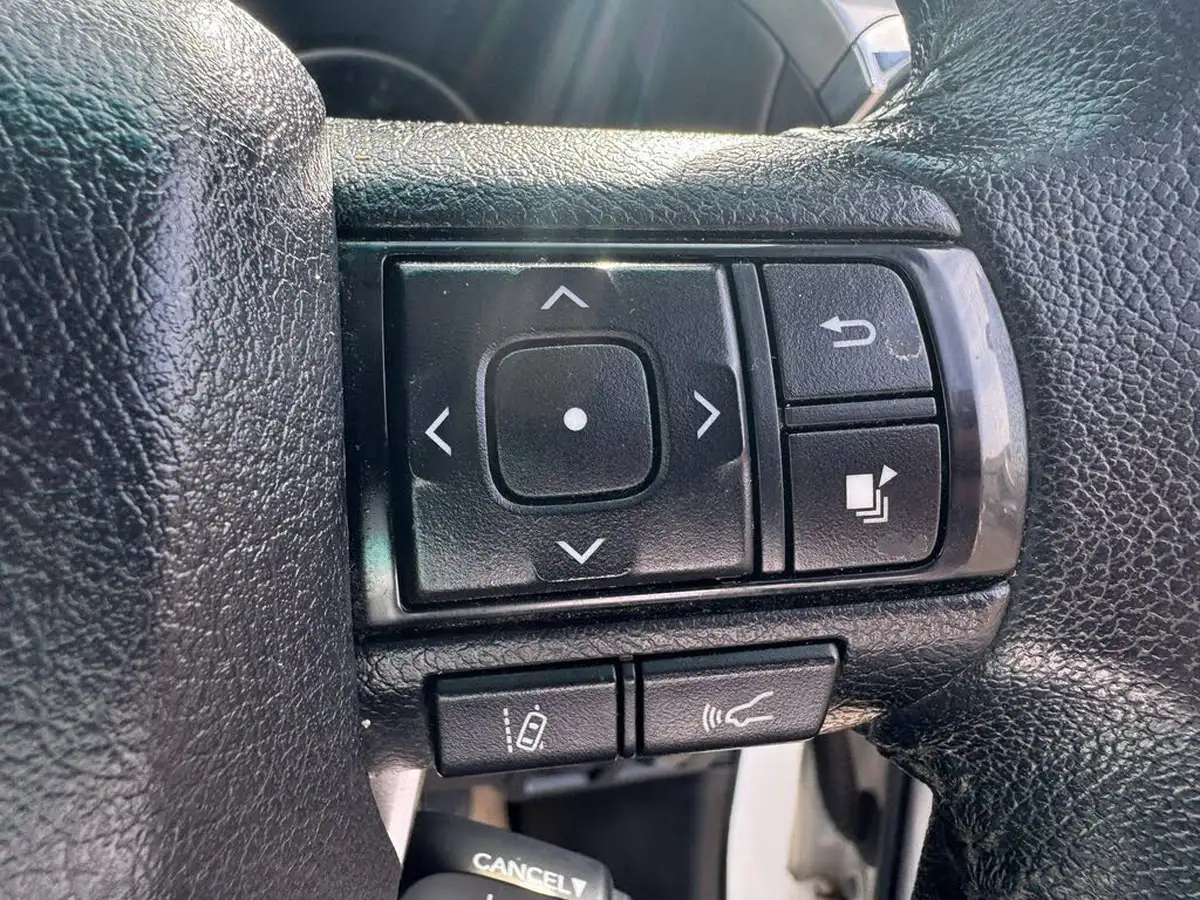 2020-toyota-hi-lux-24d-4d-invincible-150hpeu6dt-e-35t-auto-big-17