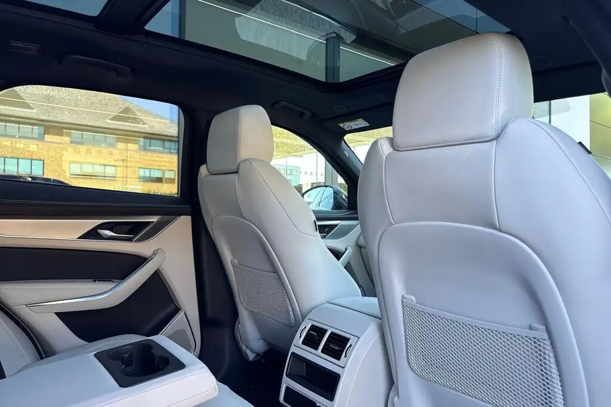 2022-jaguar-f-pace-20-p250-r-dynamic-se-big-38