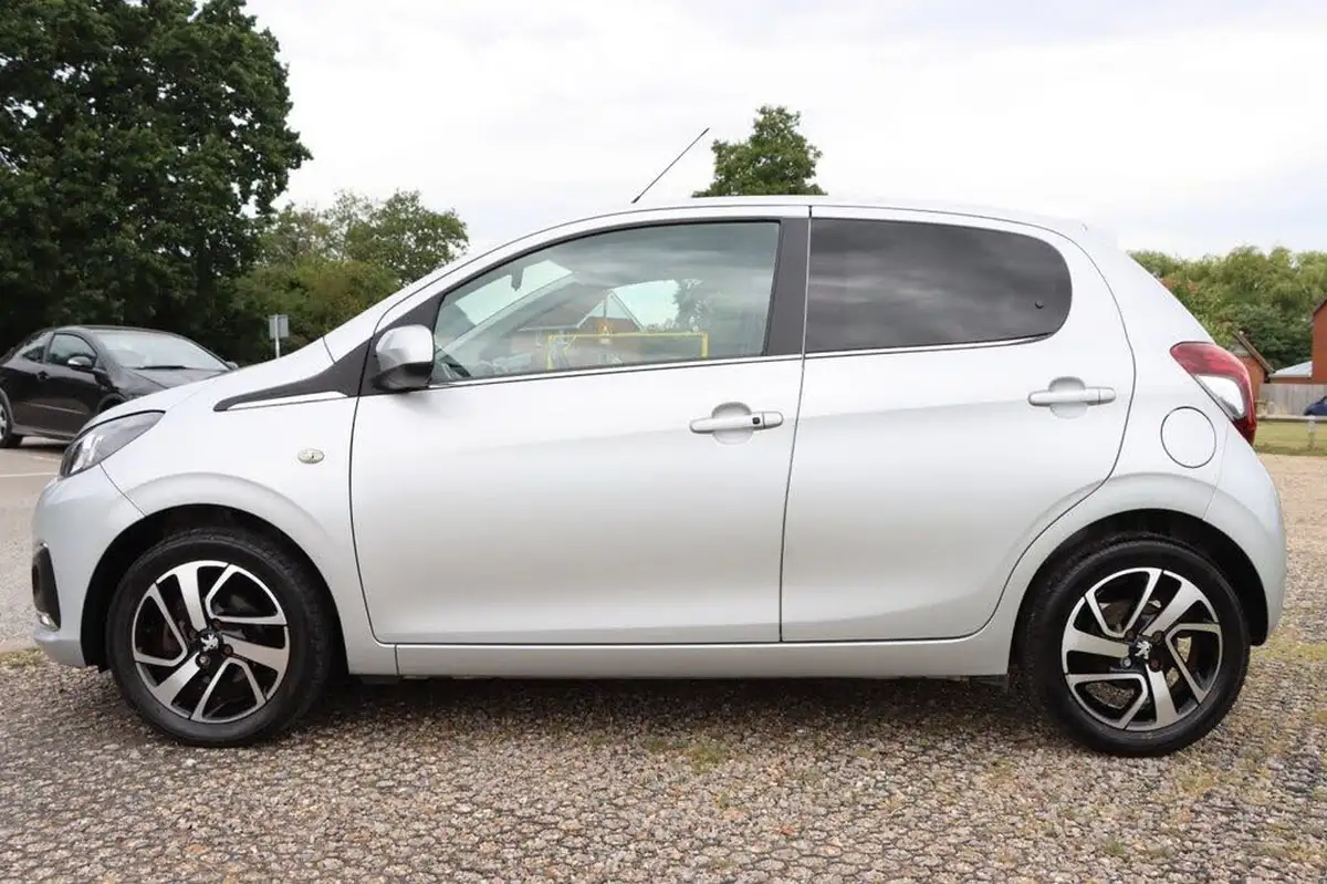 2015-peugeot-108-12-allure-vti-puretech-hatchback-5d-big-6