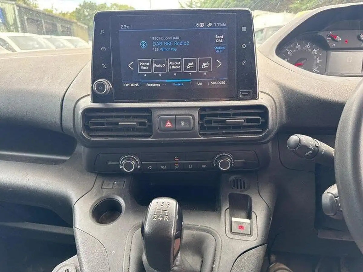 2021-peugeot-partner-15-bluehdi-950-professional-premium-100pseu6d-big-27