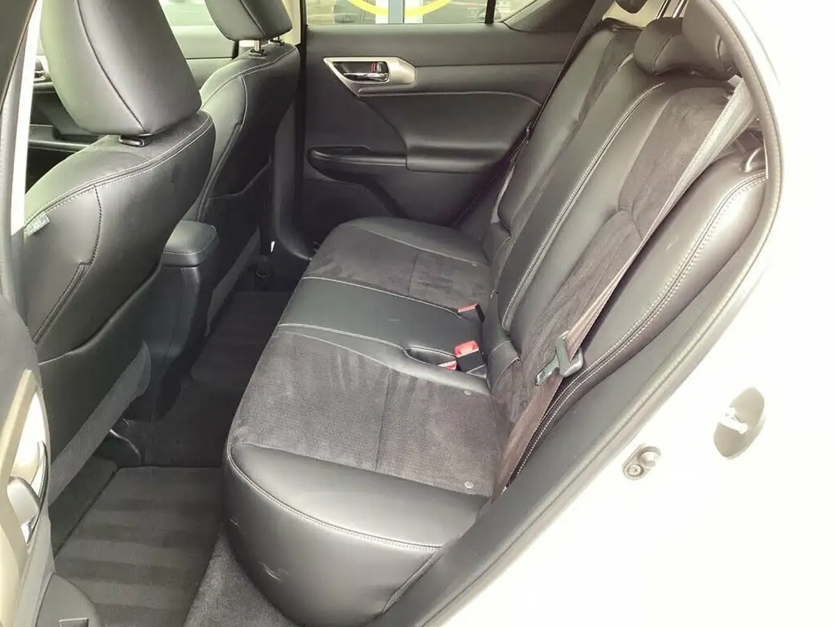 2015-lexus-ct-200h-18-advance-plus-big-19