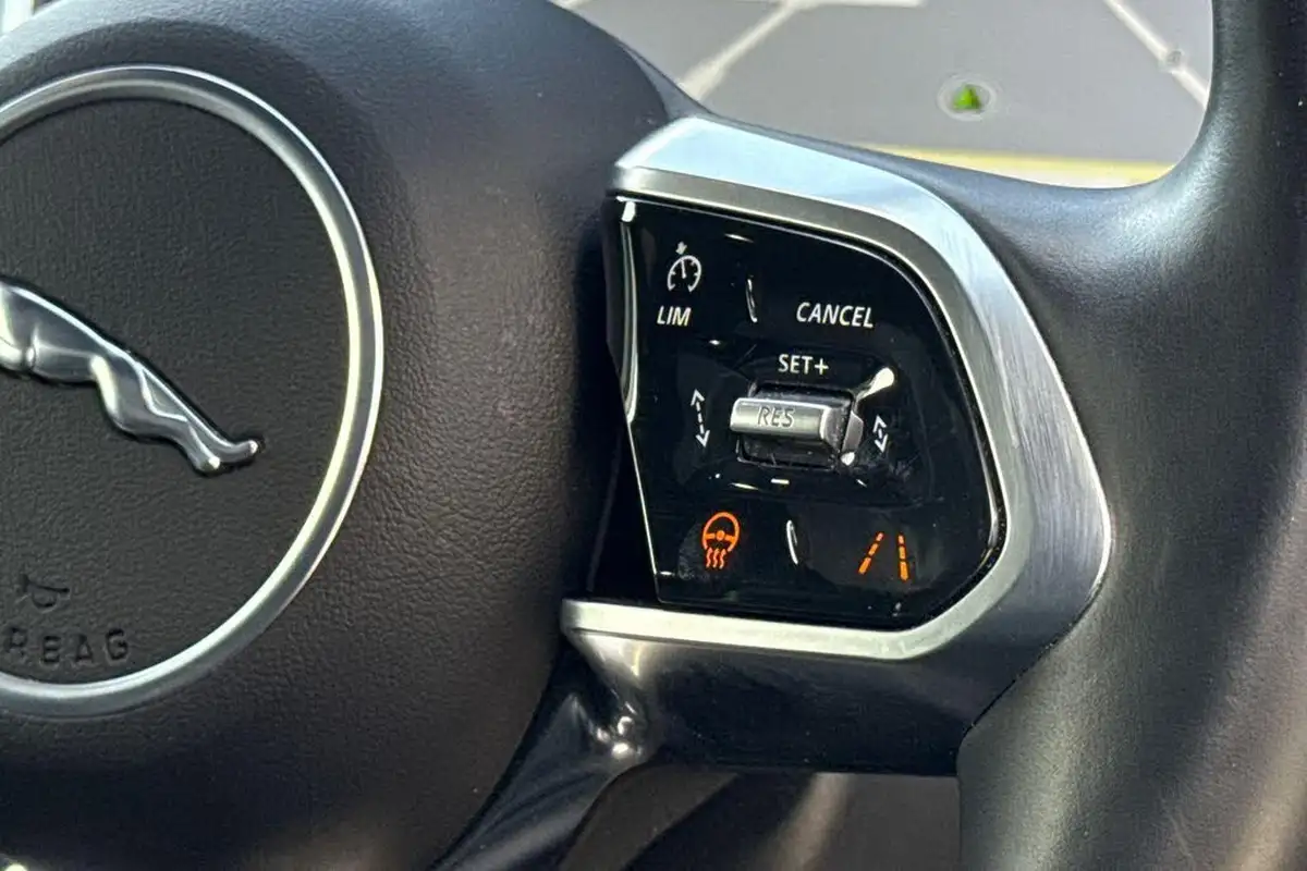 2019-jaguar-i-pace-ev400-se-big-41