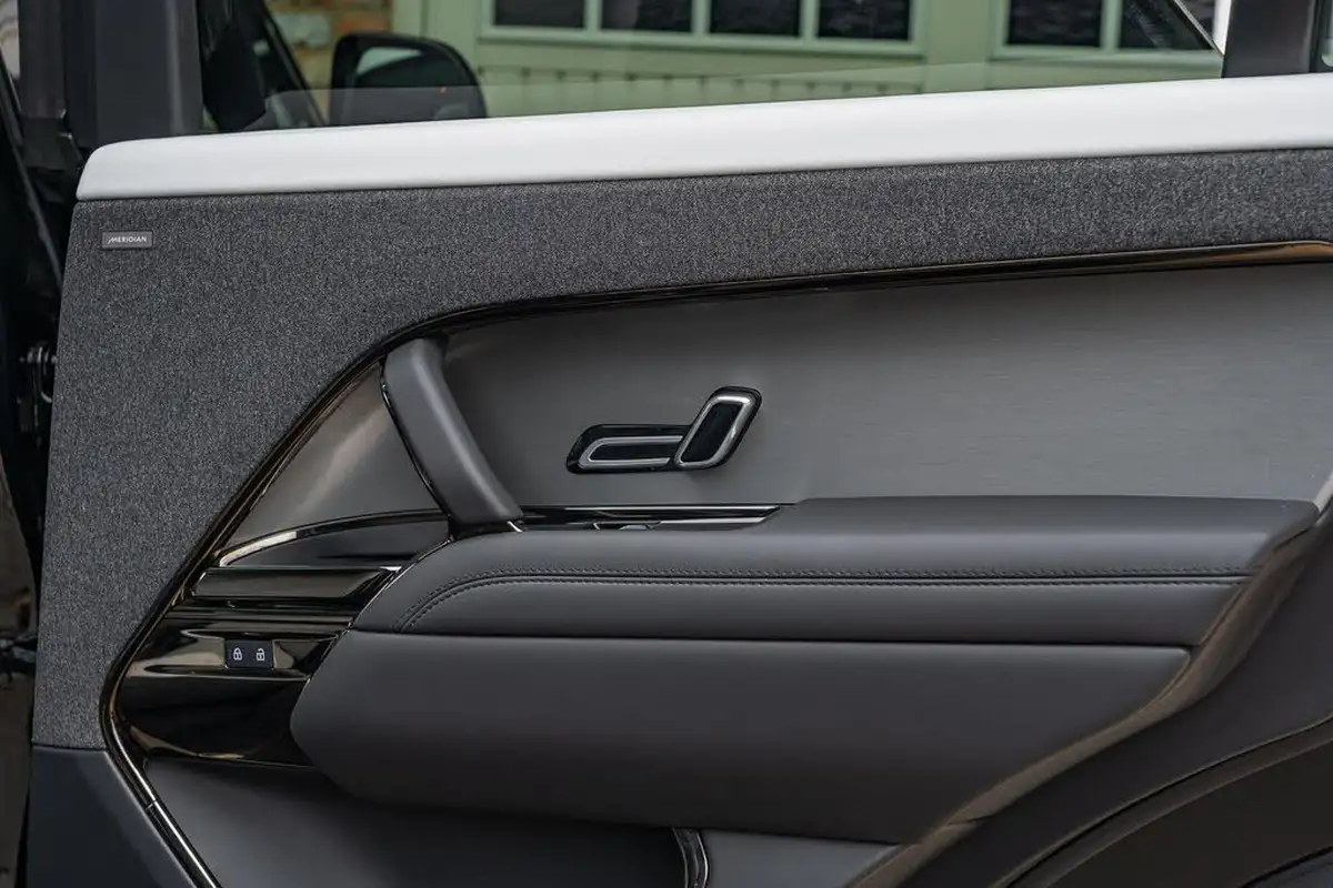 2024-land-rover-range-rover-sport-30-p460e-dynamic-se-big-37