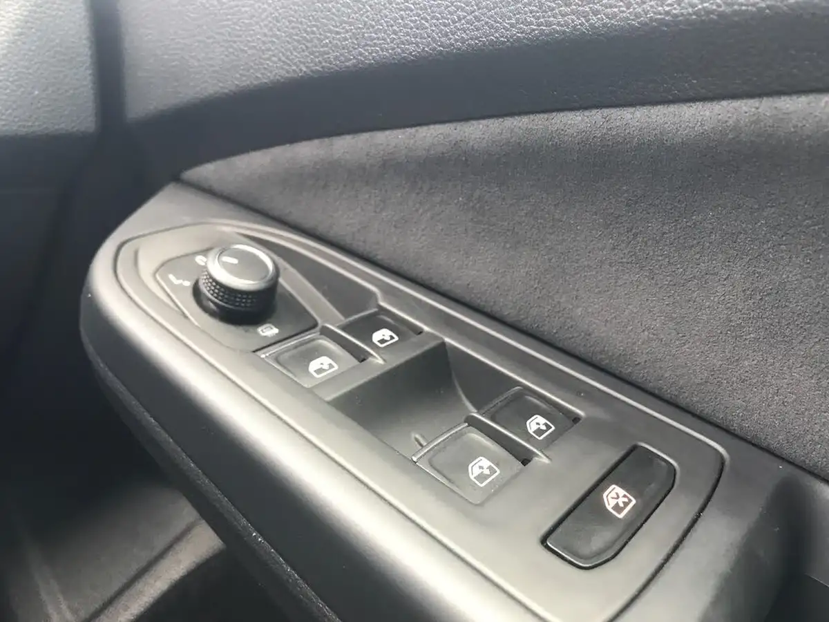 2023-volkswagen-golf-15-tsi-style-edition-150ps-big-23