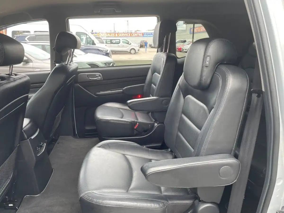 2019-kgm-ssangyong-turismo-22td-ex-big-27