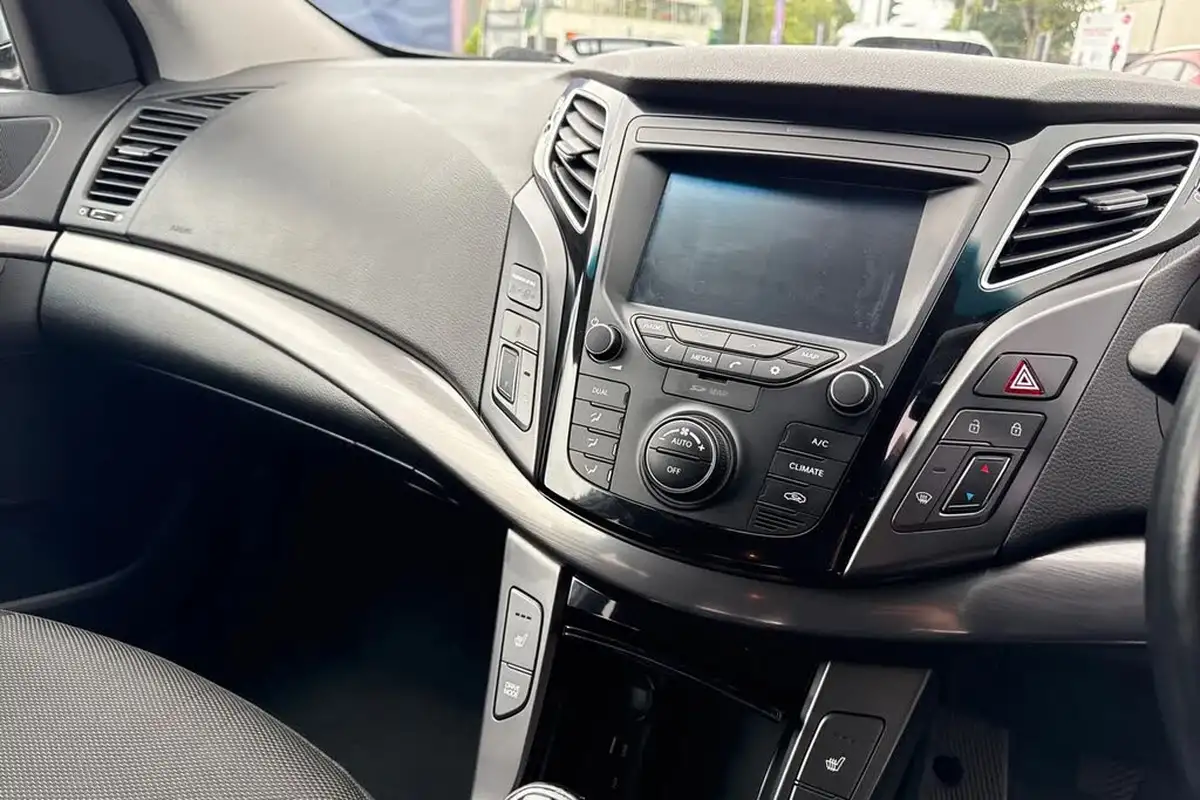 2017-hyundai-i40-17crdi-se-nav-141ps-tourer-5d-big-19