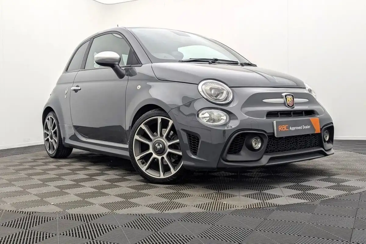 2020-abarth-595-14-tjet-turismo-70th-big-11
