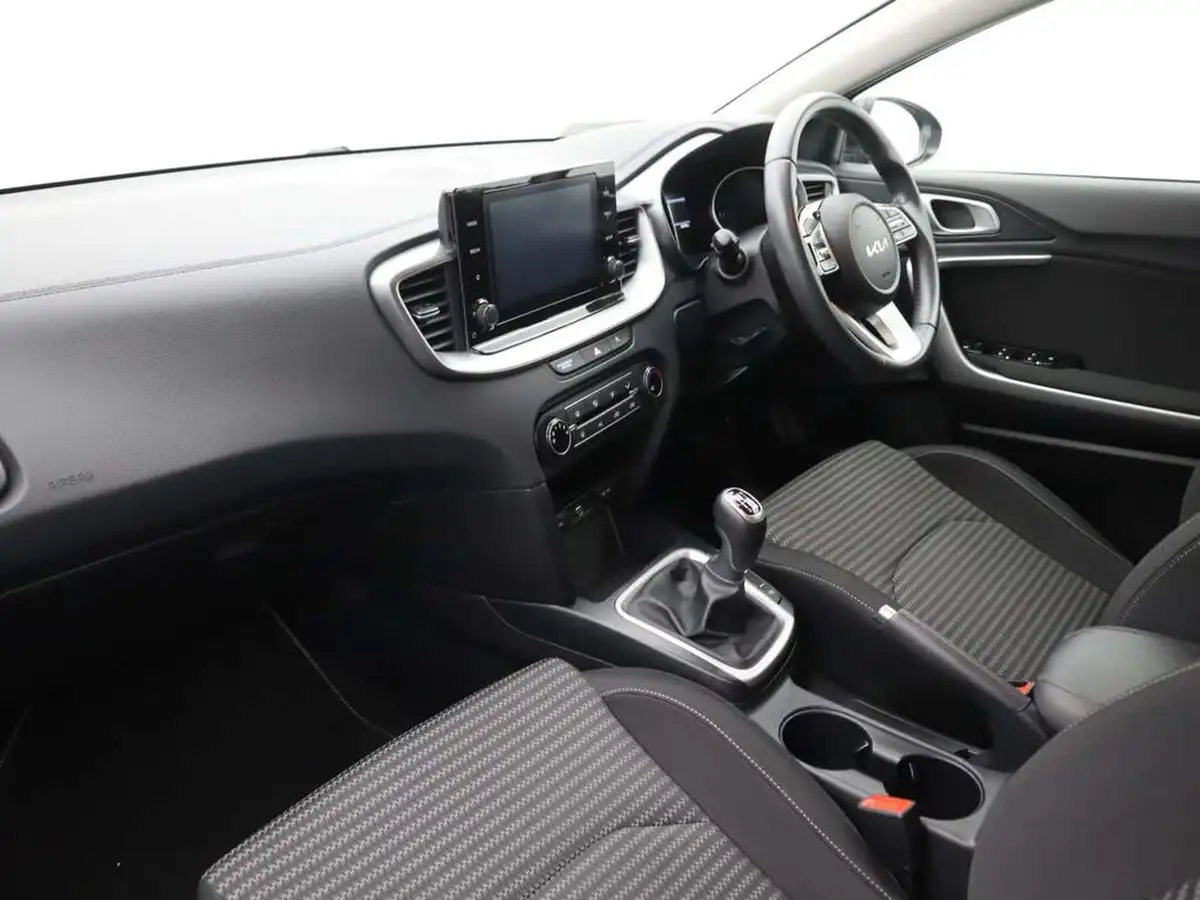 2022-kia-ceed-10-t-gdi-2-sportswagon-big-12
