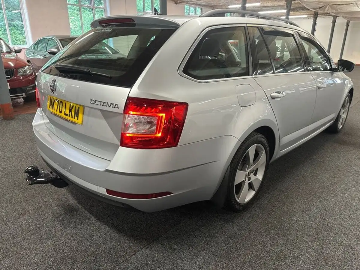 2020-skoda-octavia-16tdi-se-technology-estate-big-20