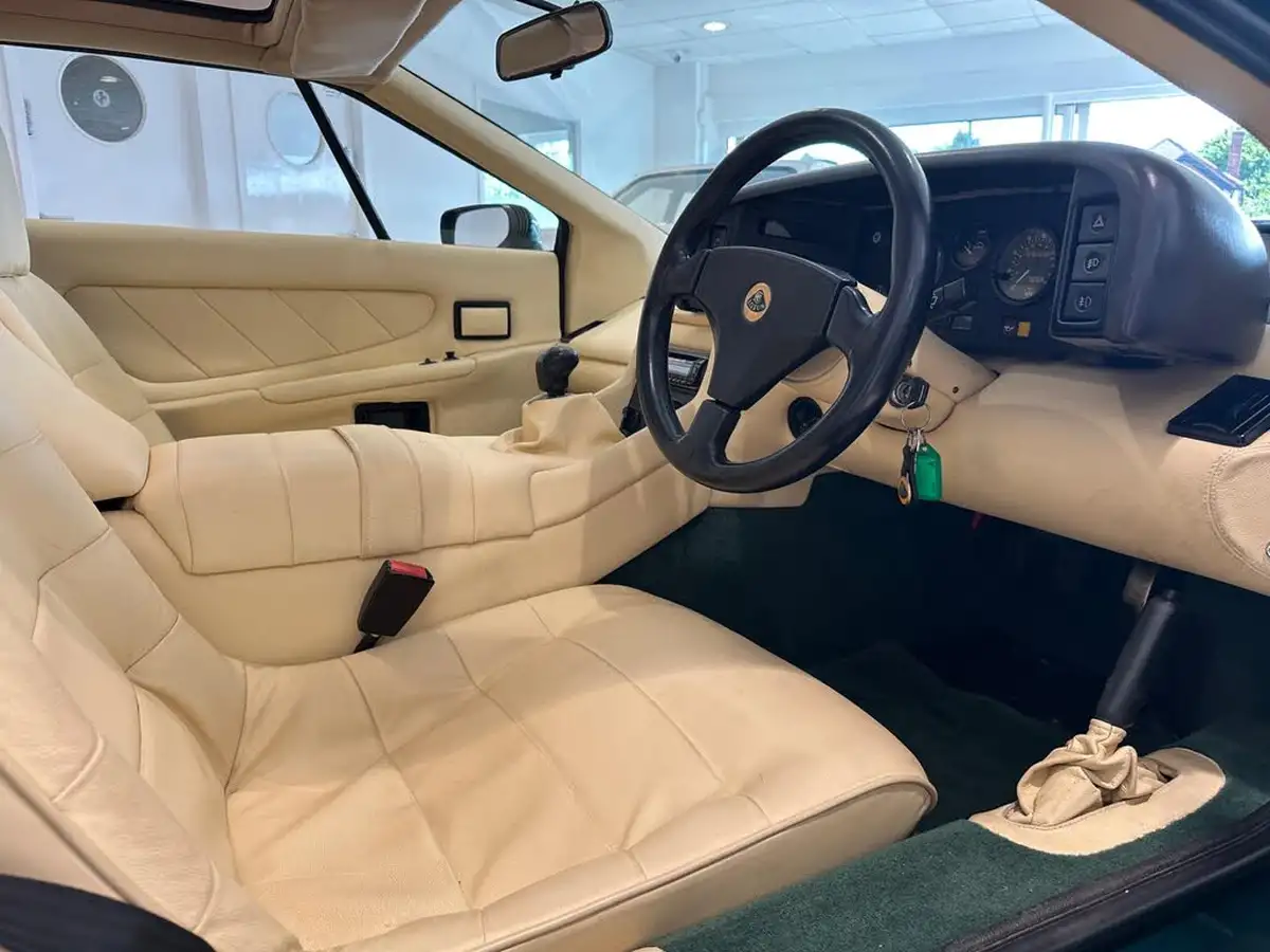 1990-lotus-esprit-22-turbo-big-14