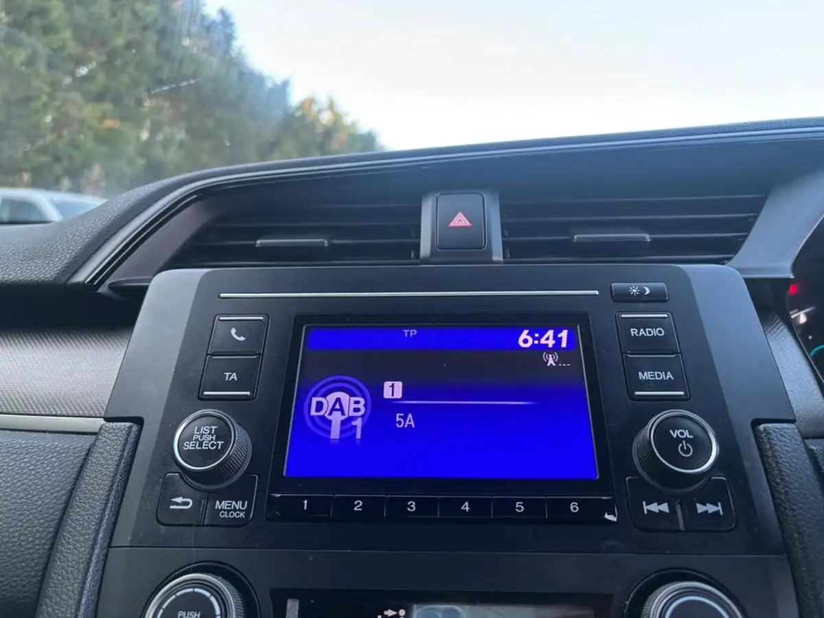 2020-honda-civic-10-vtec-turbo-se-hatchback-5d-big-24