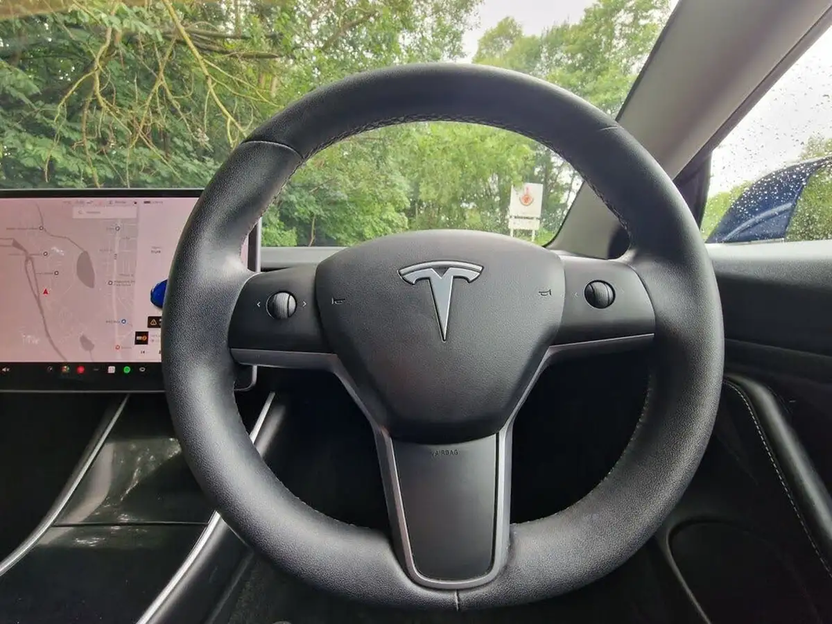 2020-tesla-model-3-e-long-range-big-22