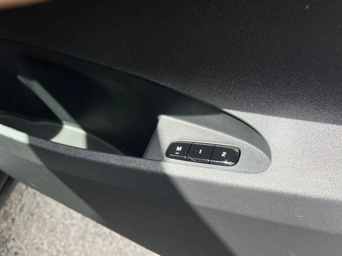 2022-polestar-polestar-2-e-ps2-300kw-long-dual-plus-big-28