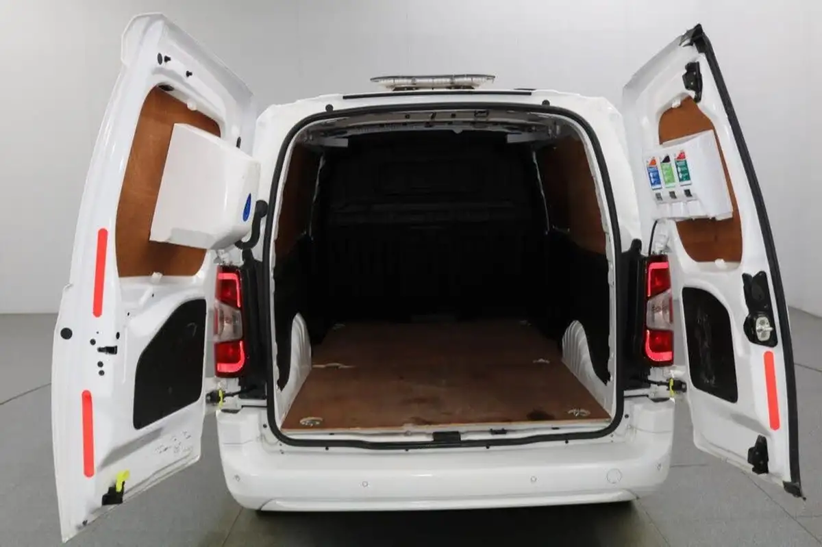 2020-vauxhall-combo-15cdti-sportive-2300-100pseu6d-t-l2h1-panel-big-3