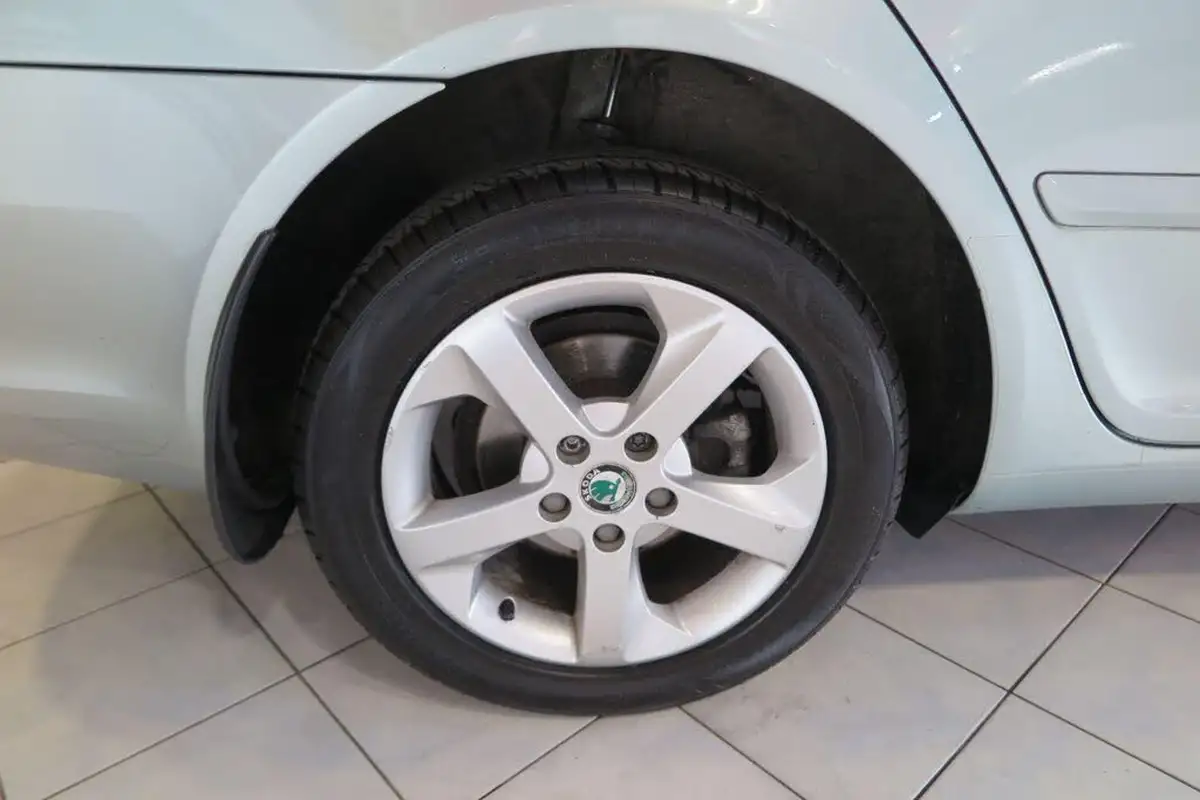 2012-skoda-octavia-14-se-124ps-estate-dsg-big-17