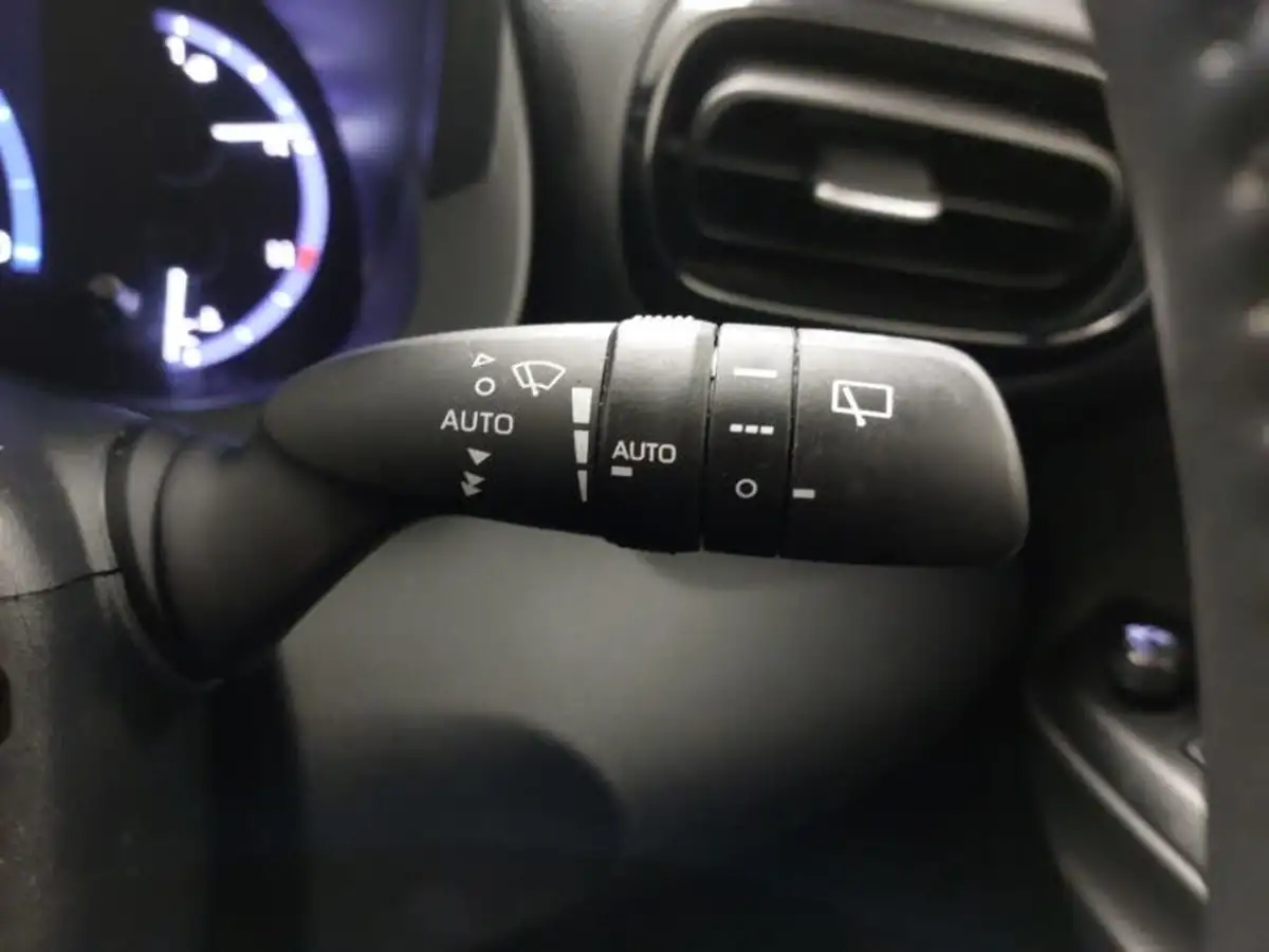 2022-toyota-yaris-15-vvt-i-design-panoramic-roof-big-12