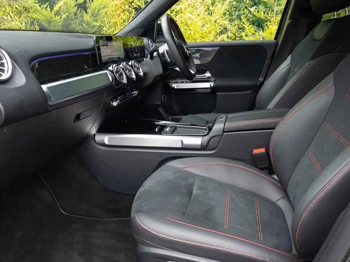 2024-mercedes-benz-glb-class-13-glb200-amg-line-executive-big-4