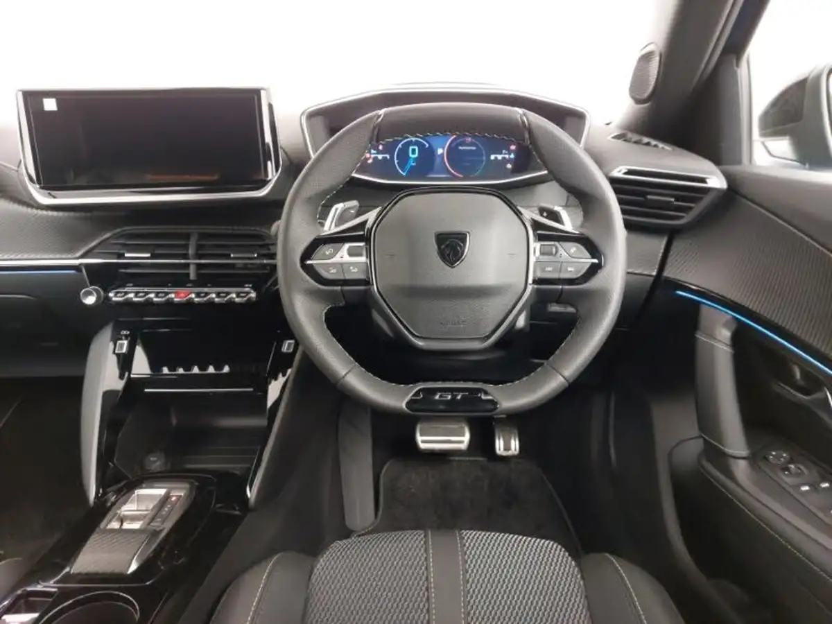 2025-peugeot-2008-suv-12-puretech-gt-136ps-hybrid-e-dsc6-big-6
