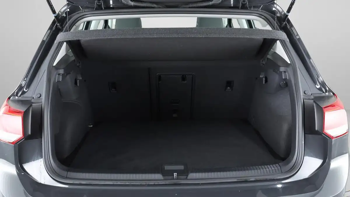 2022-volkswagen-golf-15-tsi-life-150ps-hatchback-big-17
