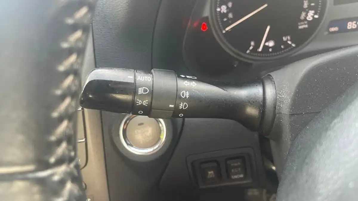2010-lexus-is-250-25-se-i-dab-saloon-4d-auto-big-40