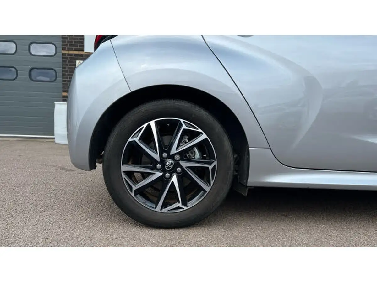 2023-toyota-yaris-15-vvt-i-design-big-17