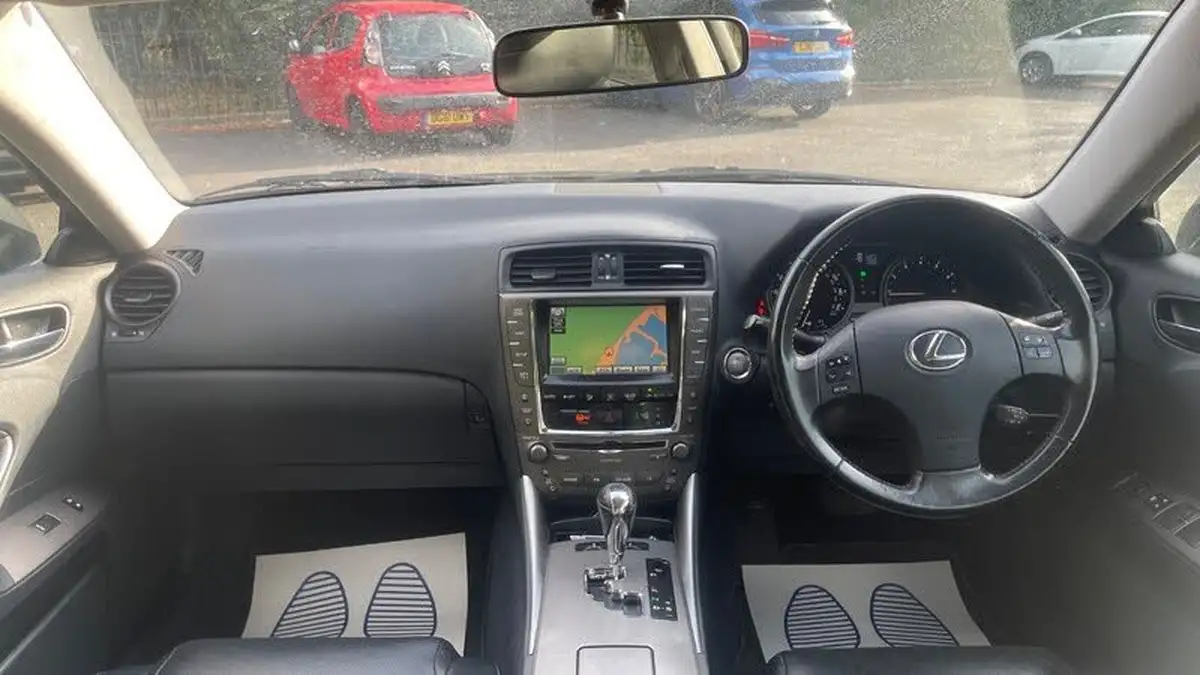 2010-lexus-is-250-25-se-i-dab-saloon-4d-auto-big-16
