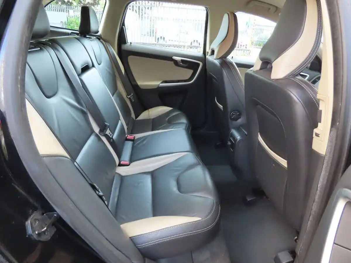 2011-volvo-xc60-20td-d3-r-design-premium-163bhp-big-14