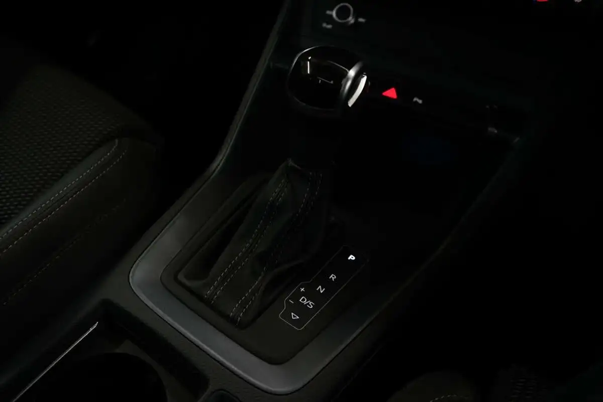 2019-audi-q3-20-40-tfsi-s-line-big-30