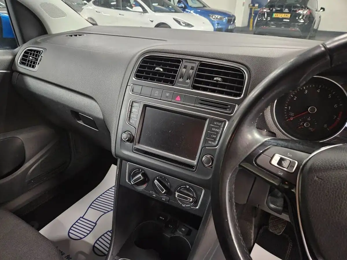 2015-volkswagen-polo-10-se-60ps-5d-big-28