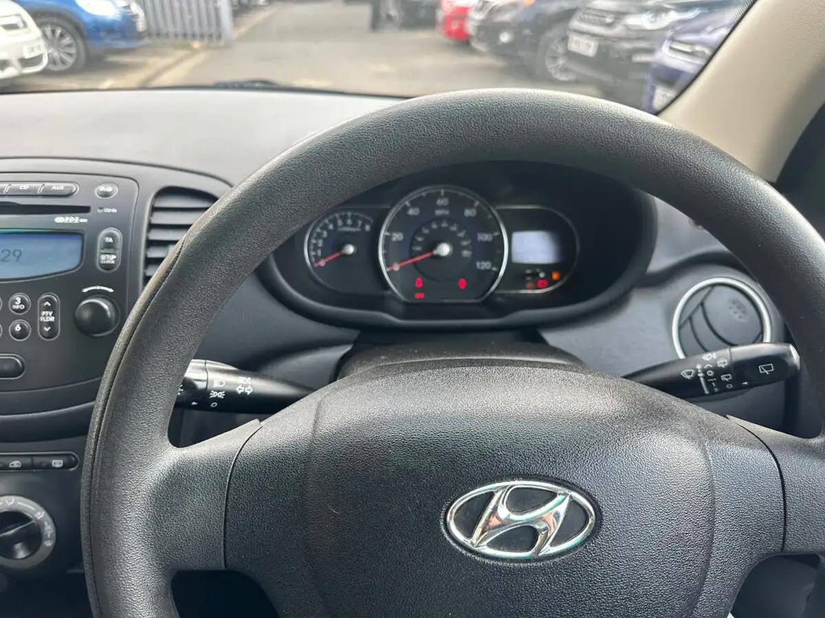 2012-hyundai-i10-12-active-big-17